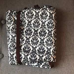 Pateem Manhattan Momma print unisex changing pad